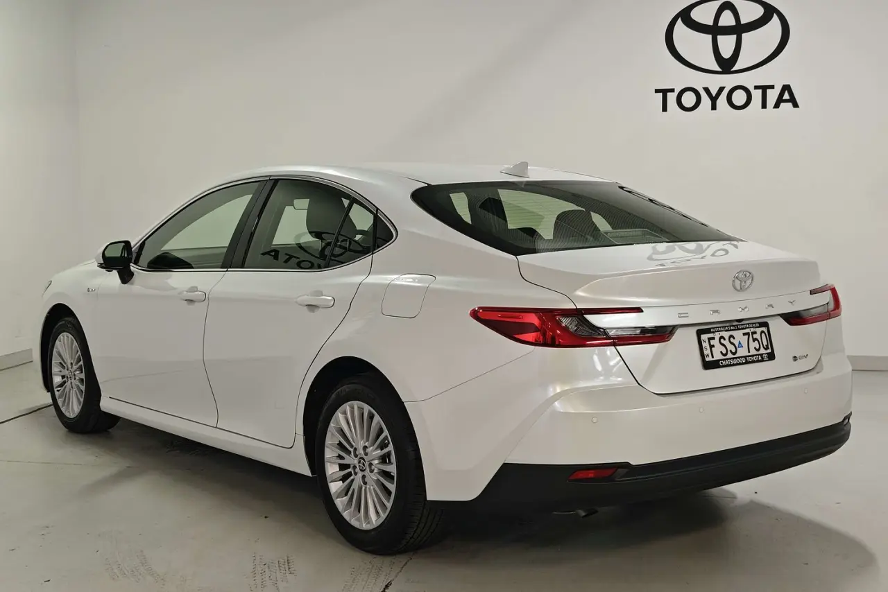 2025 Toyota Camry Gallery Image 6