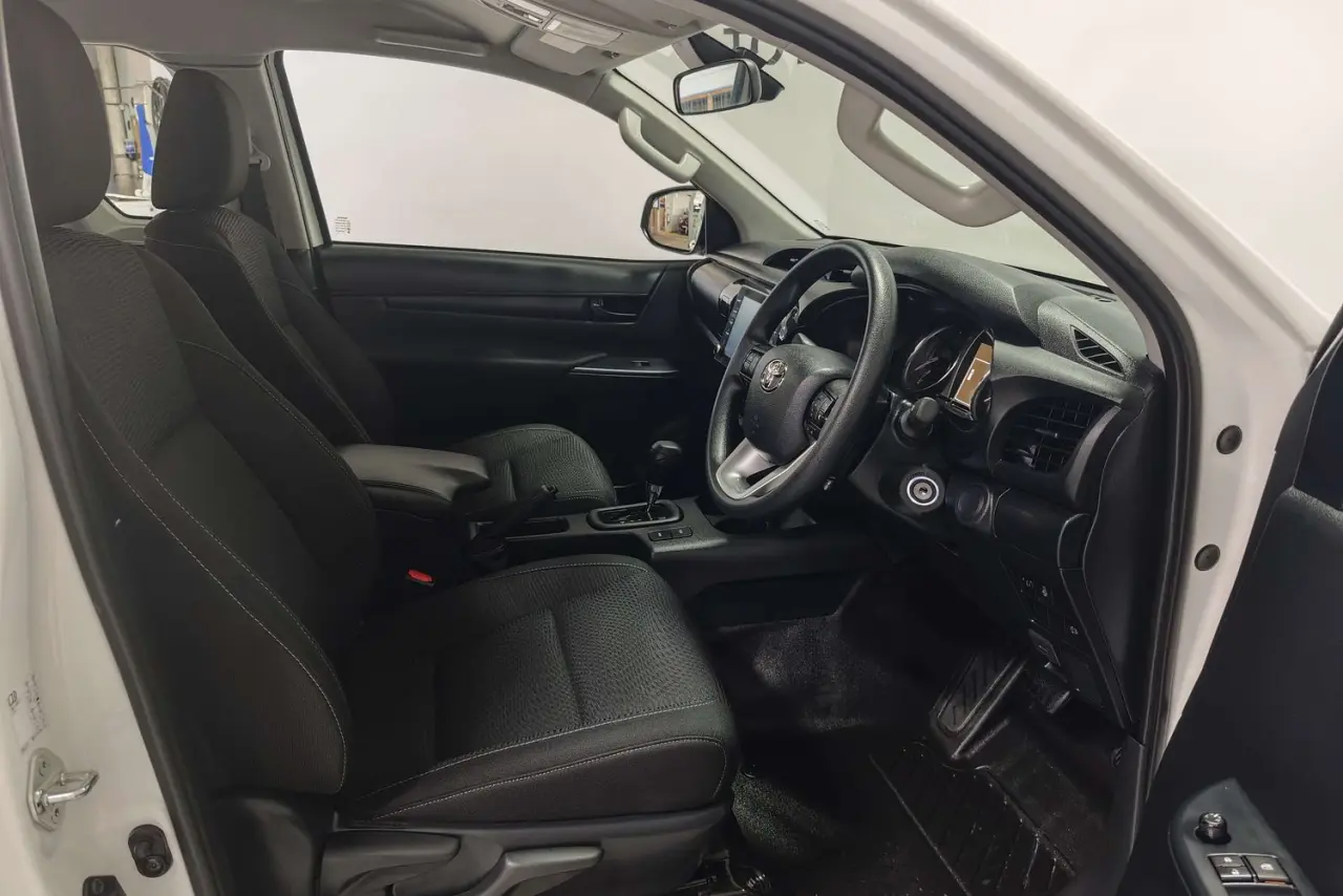 2025 Toyota Hilux Gallery Image 10