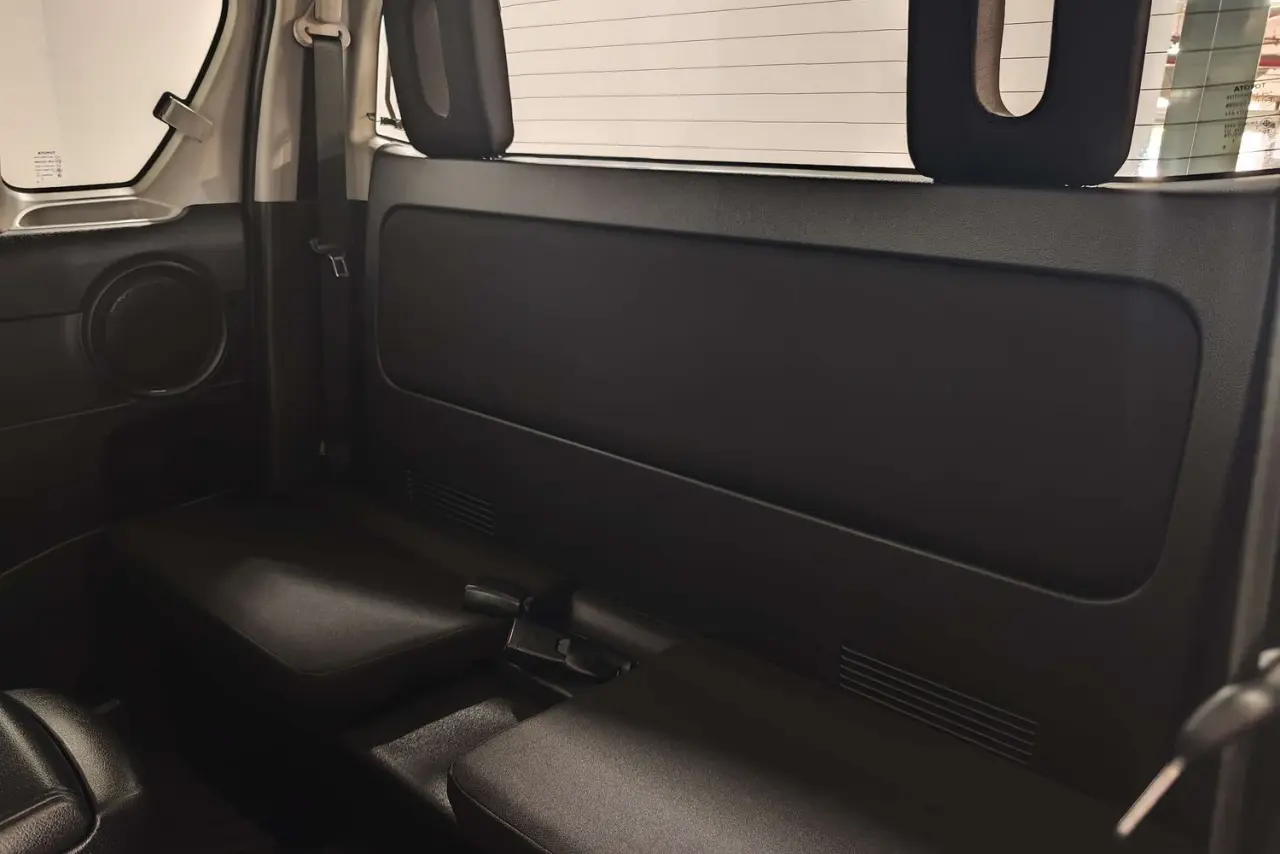 2025 Toyota Hilux Gallery Image 13