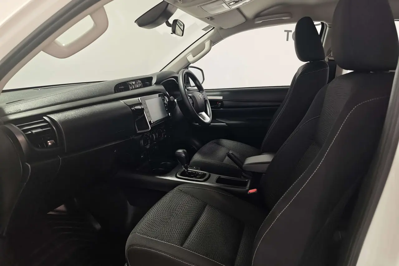 2025 Toyota Hilux Gallery Image 14
