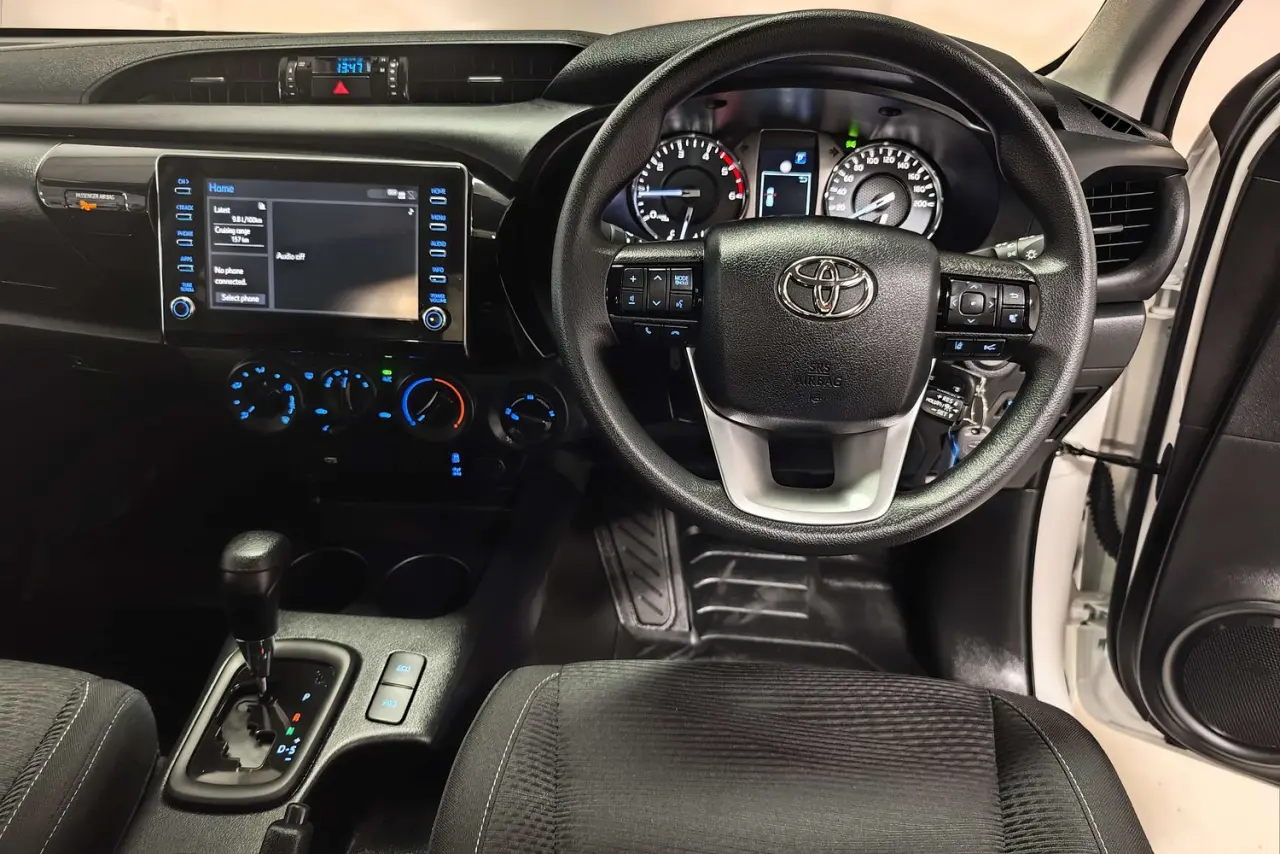 2025 Toyota Hilux Gallery Image 16
