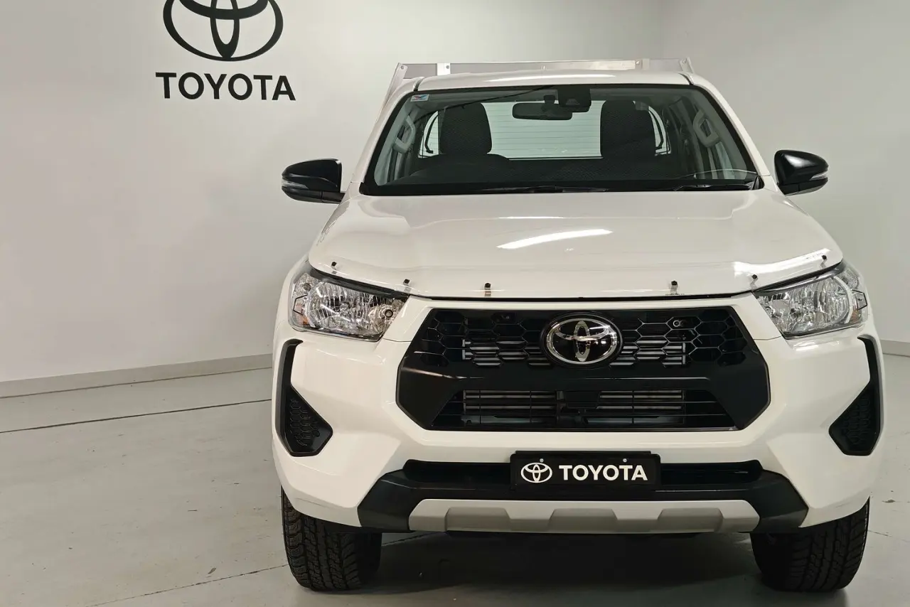2025 Toyota Hilux Gallery Image 2