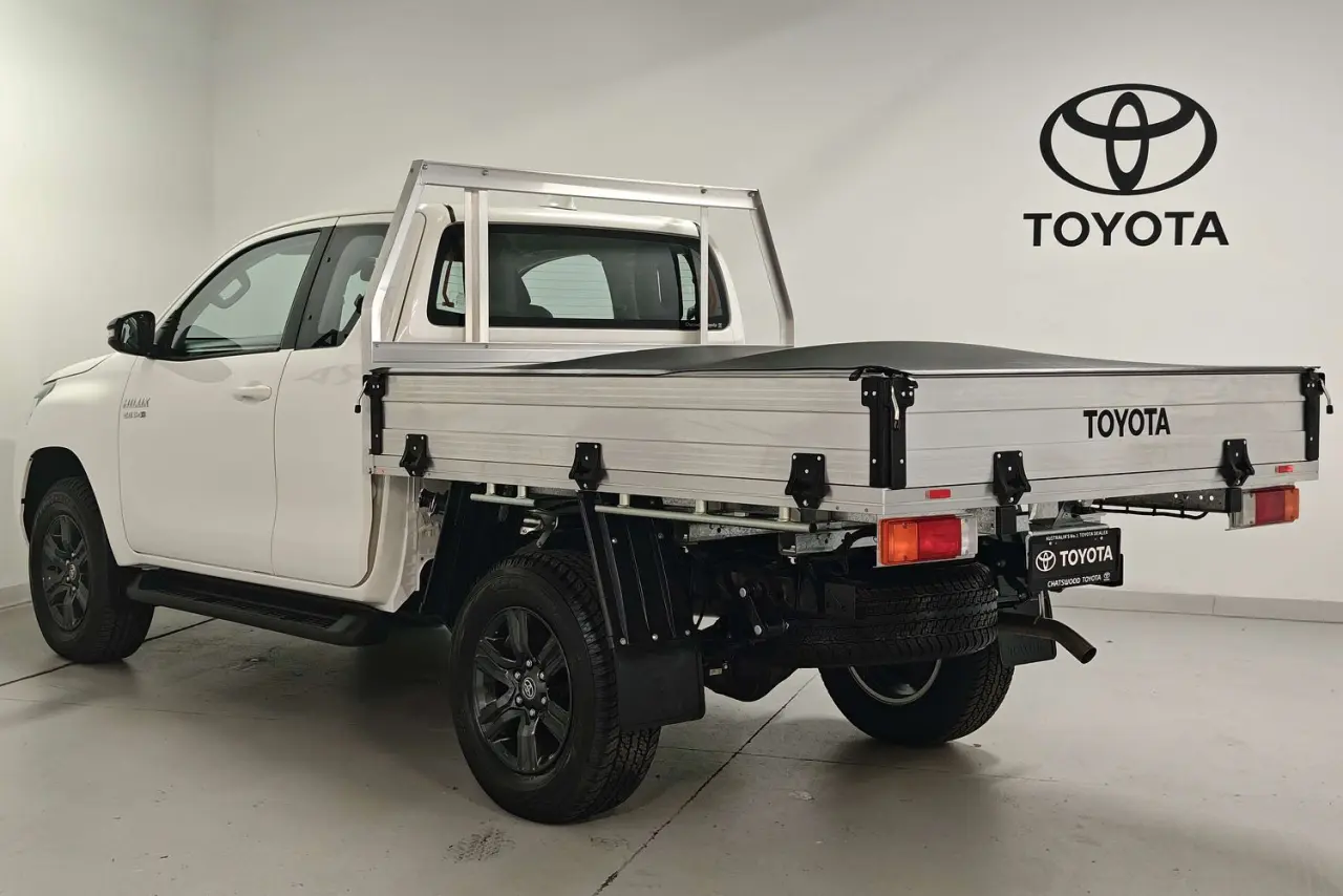 2025 Toyota Hilux Gallery Image 6
