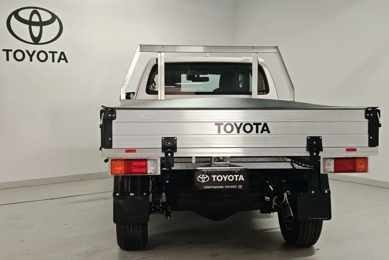 2025 Toyota Hilux Gallery Image 7