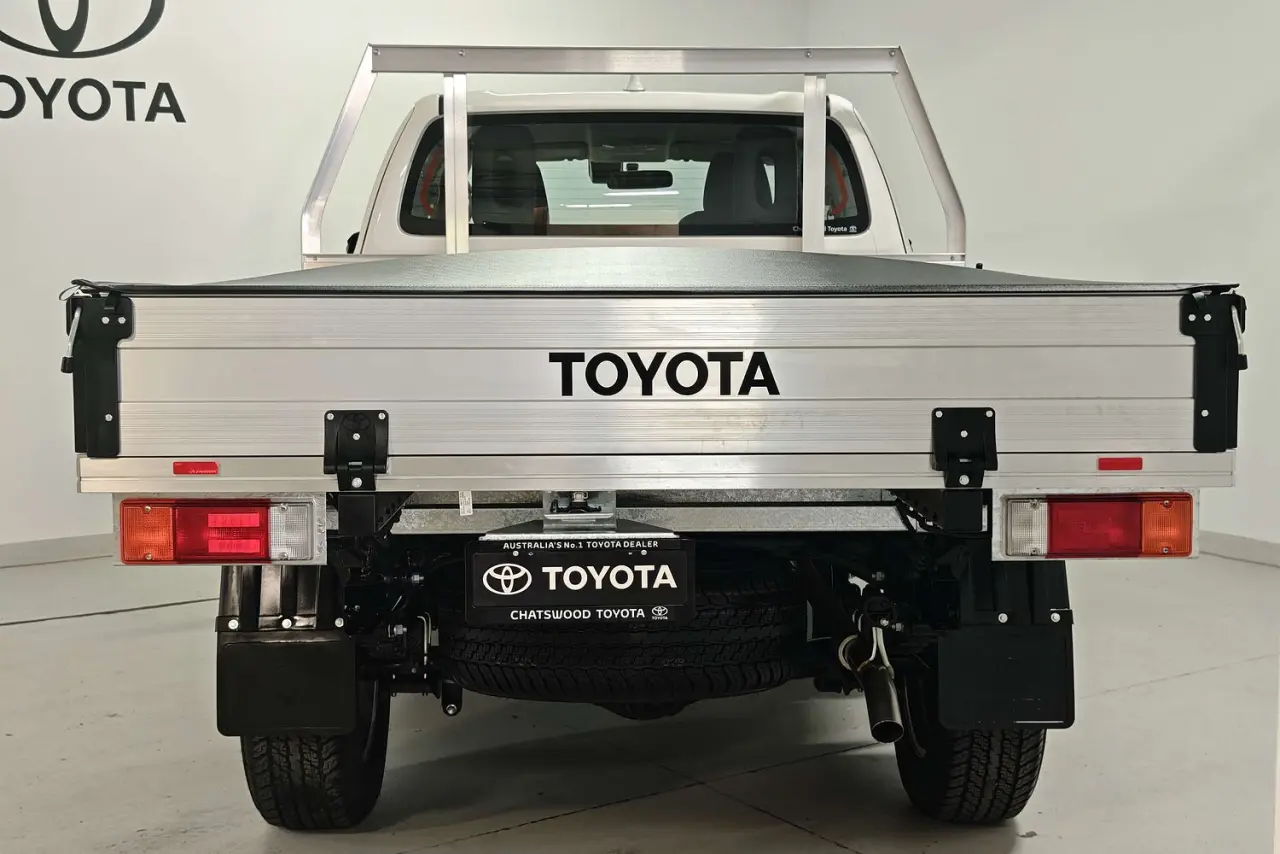 2025 Toyota Hilux Gallery Image 8