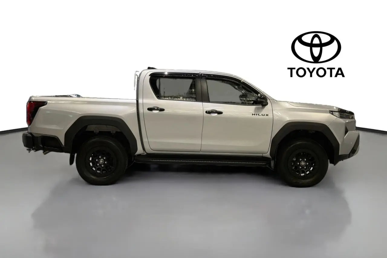 2025 Toyota Hilux Gallery Image 11