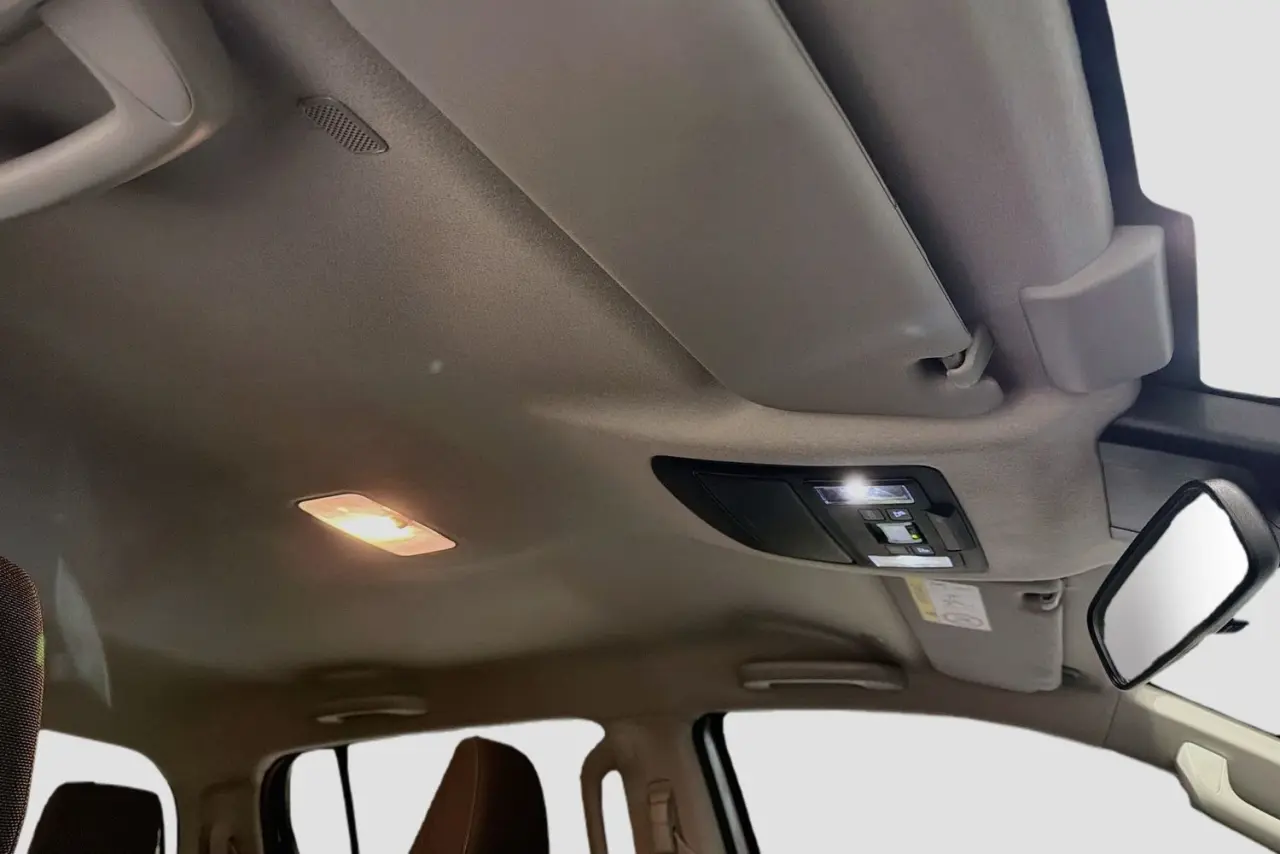 2025 Toyota Hilux Gallery Image 12