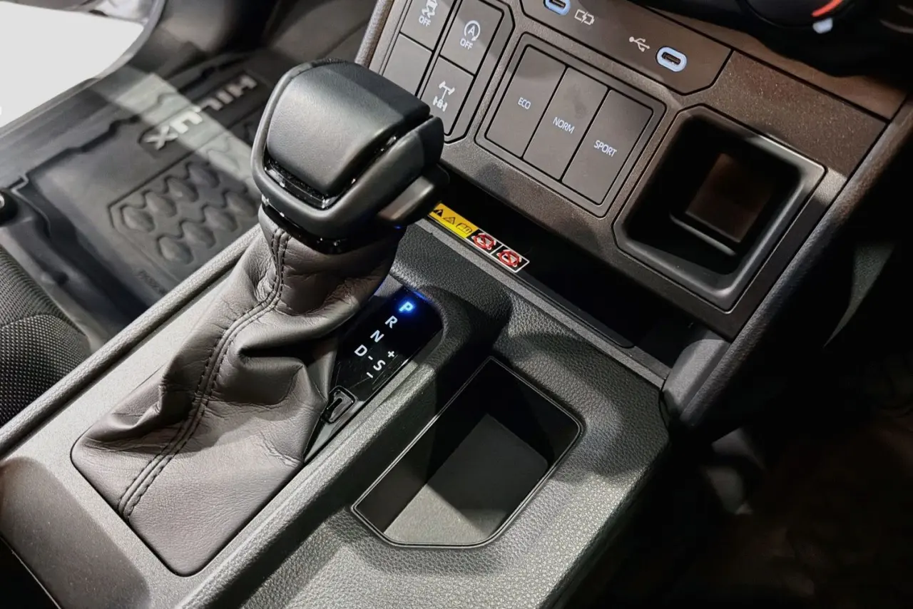 2025 Toyota Hilux Gallery Image 18