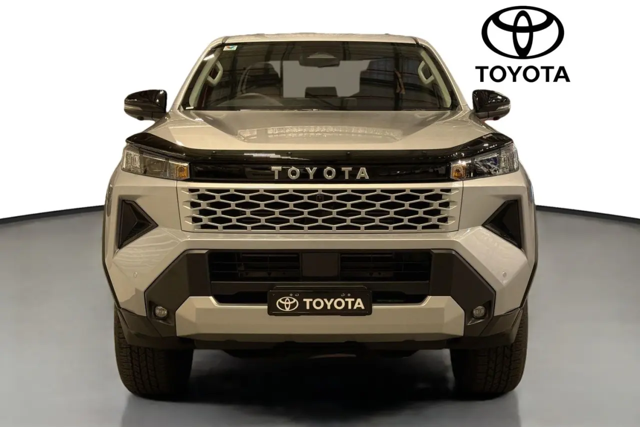 2025 Toyota Hilux Gallery Image 2