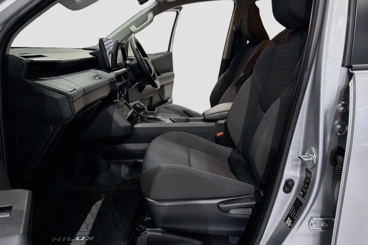 2025 Toyota Hilux Gallery Image 25