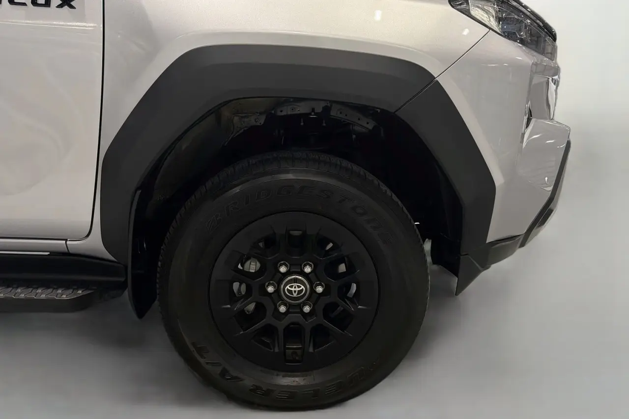 2025 Toyota Hilux Gallery Image 28