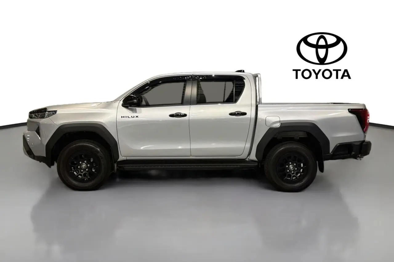 2025 Toyota Hilux Gallery Image 5