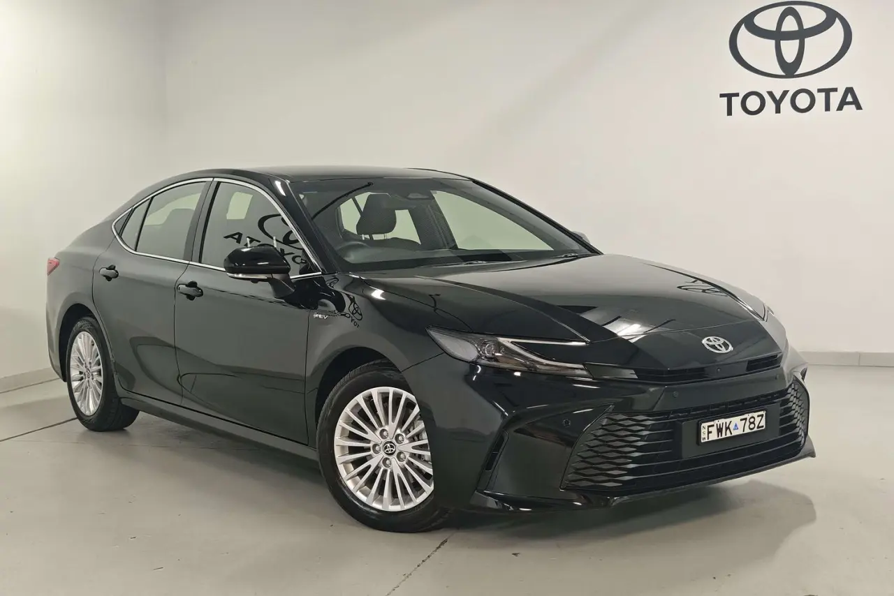 2025 Toyota Camry Gallery Image 1