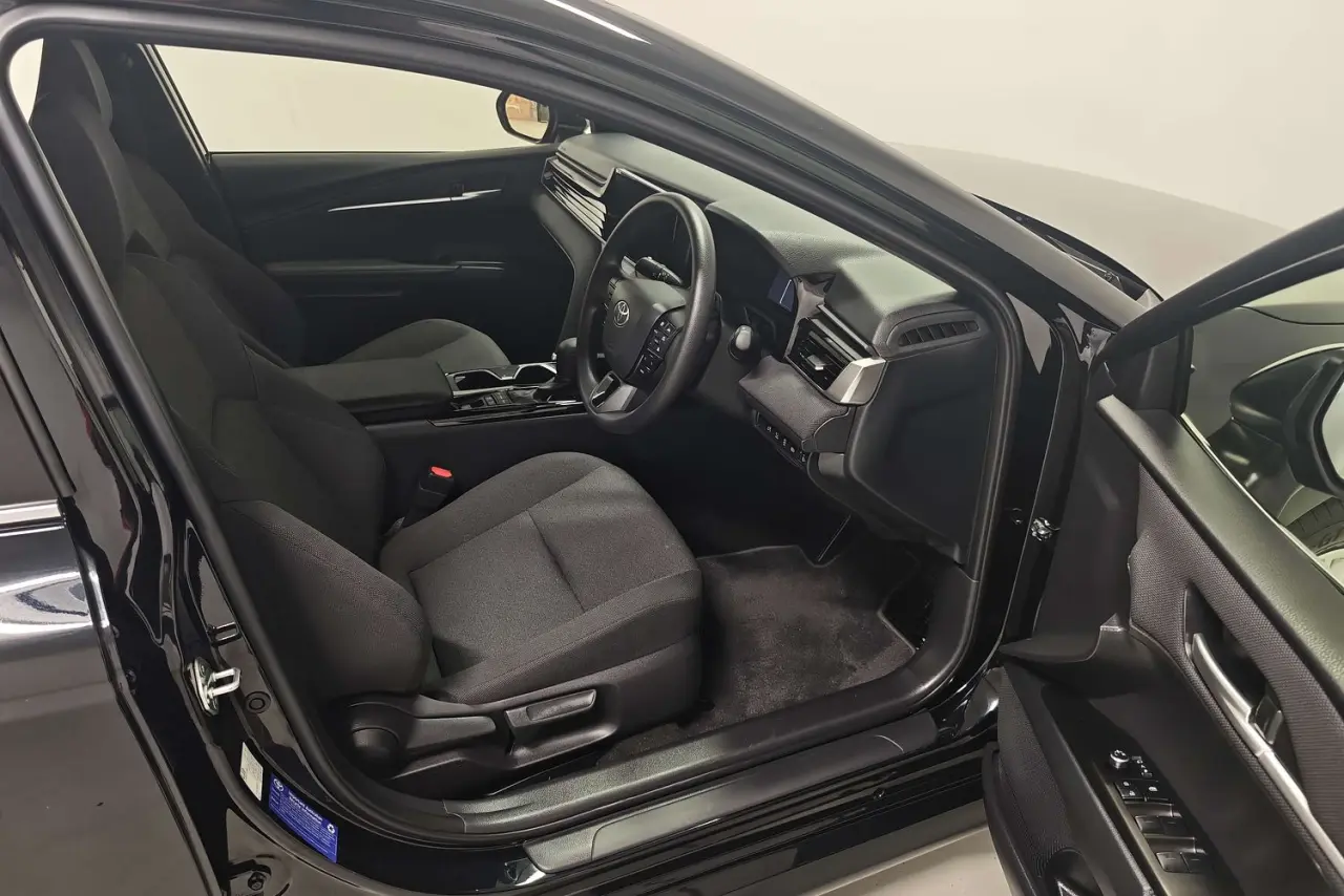 2025 Toyota Camry Gallery Image 10