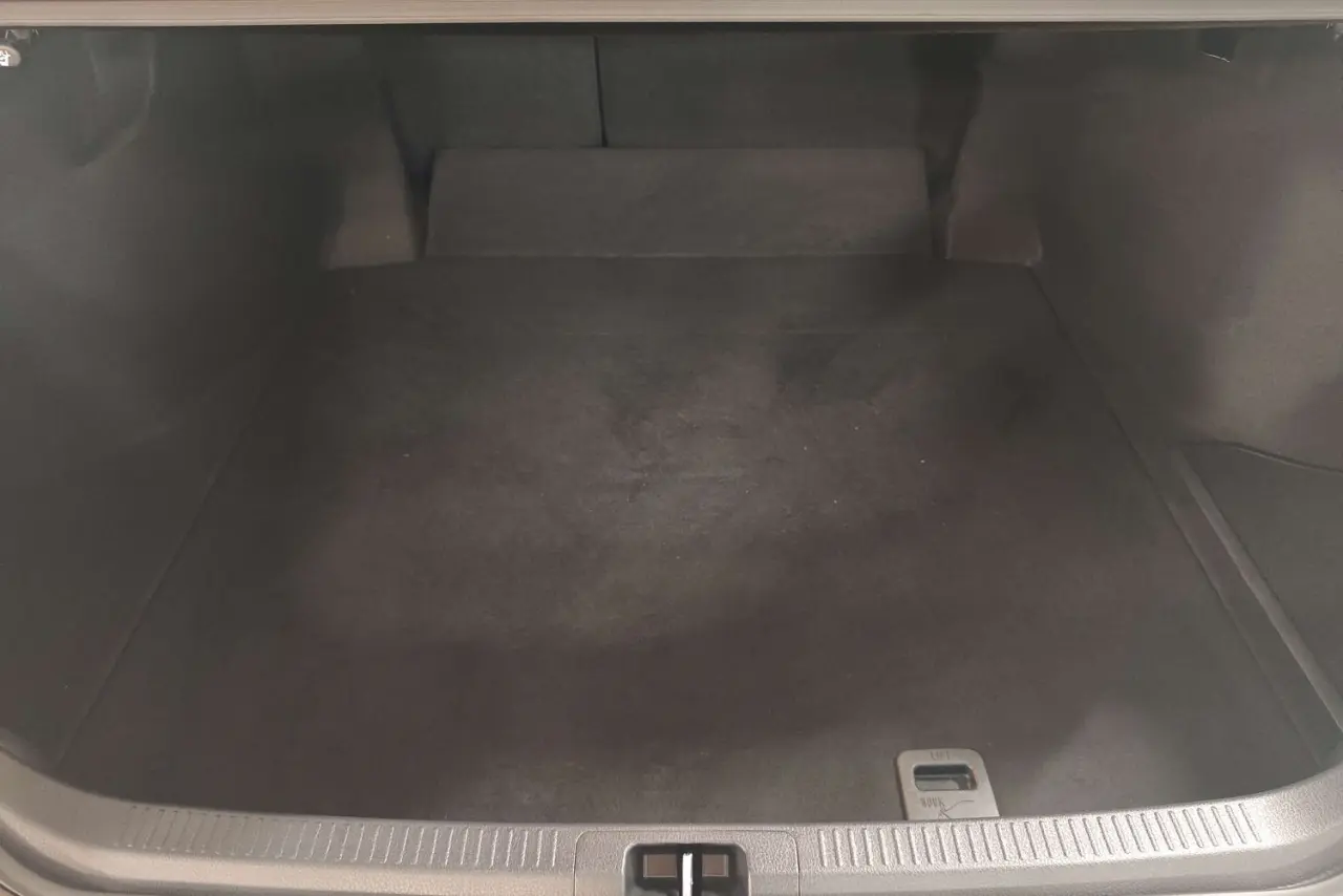 2025 Toyota Camry Gallery Image 12