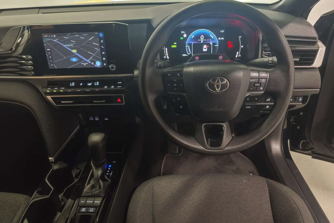 2025 Toyota Camry Gallery Image 16