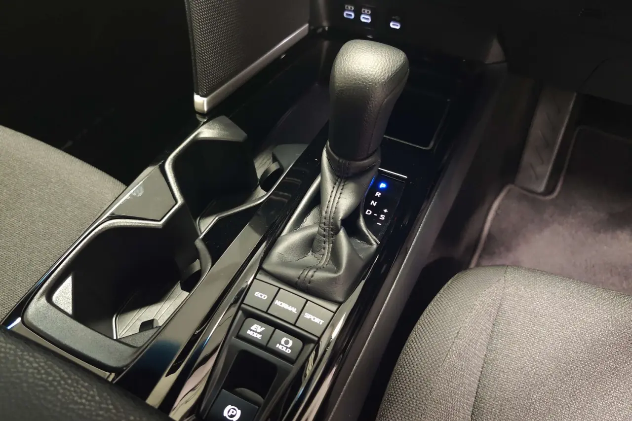 2025 Toyota Camry Gallery Image 19