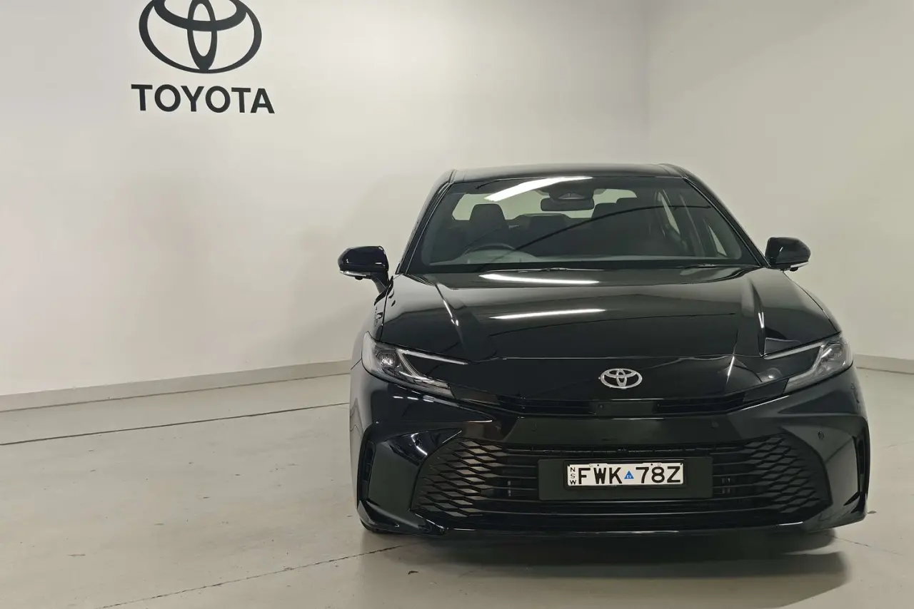 2025 Toyota Camry Gallery Image 2