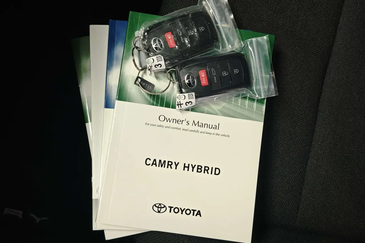 2025 Toyota Camry Gallery Image 21