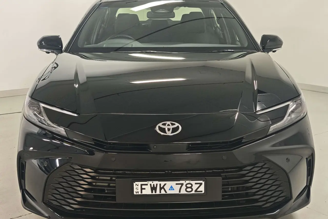 2025 Toyota Camry Gallery Image 3