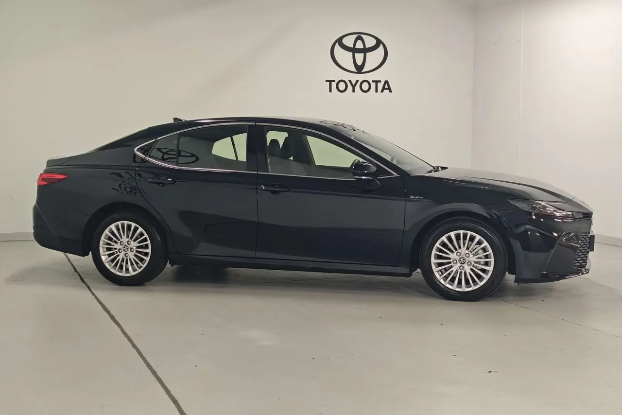 2025 Toyota Camry Gallery Image 4