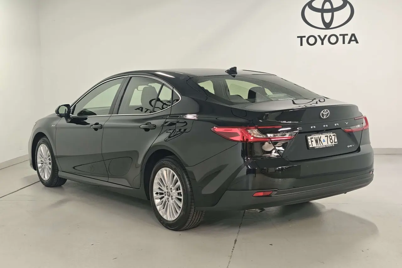 2025 Toyota Camry Gallery Image 6