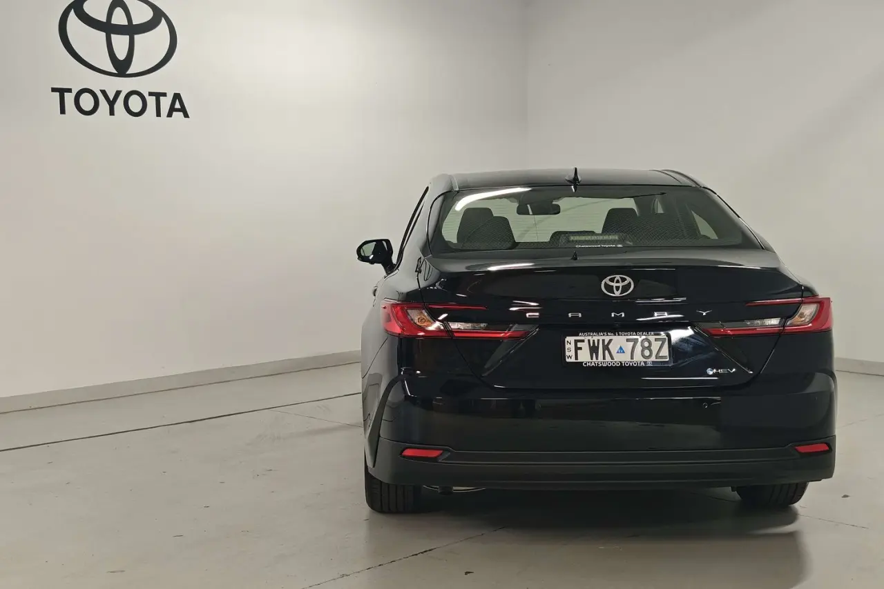 2025 Toyota Camry Gallery Image 7