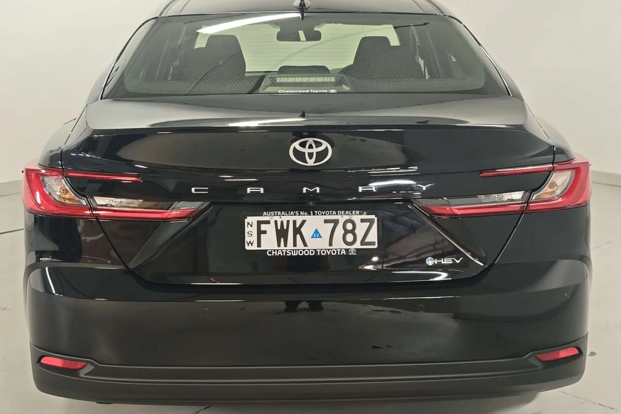 2025 Toyota Camry Gallery Image 8