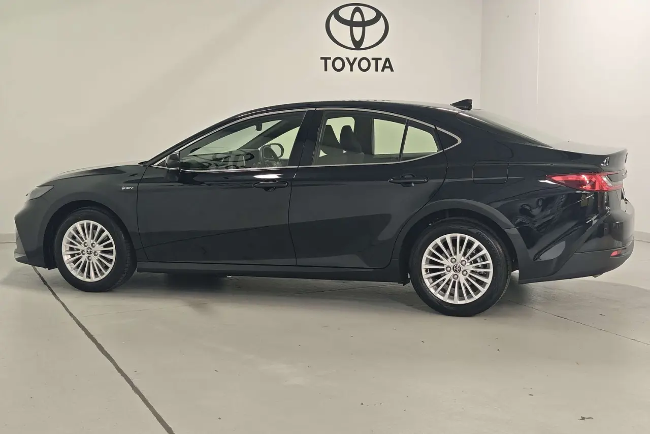 2025 Toyota Camry Gallery Image 9