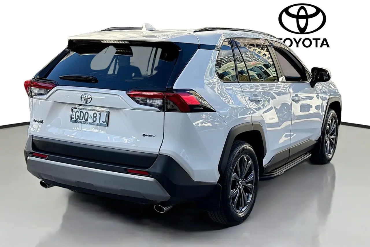 2025 Toyota RAV4 Gallery Image 10