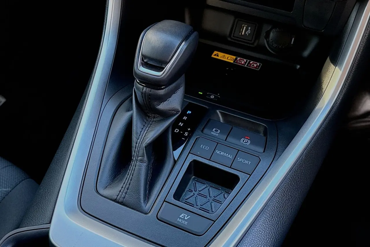 2025 Toyota RAV4 Gallery Image 16