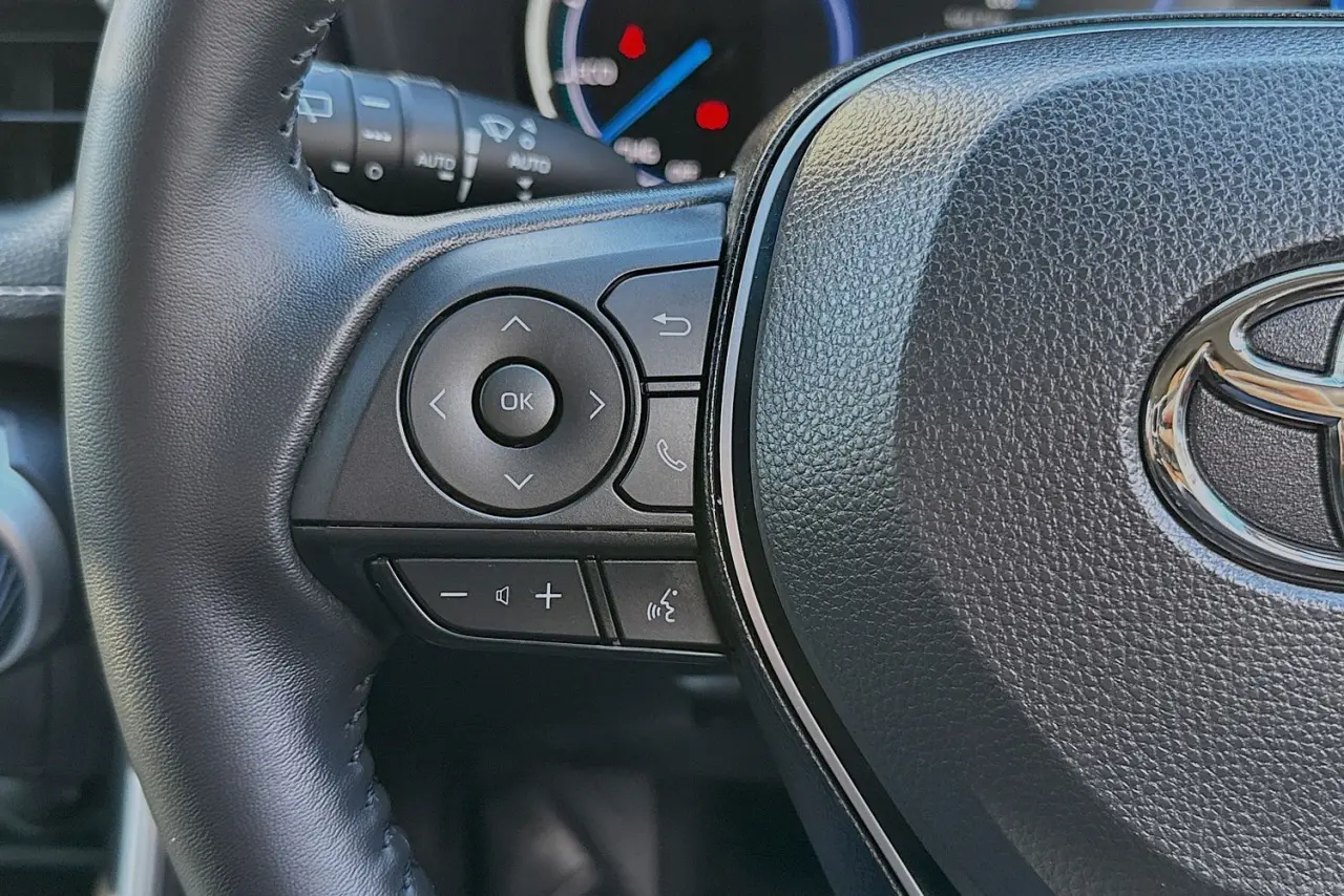 2025 Toyota RAV4 Gallery Image 17
