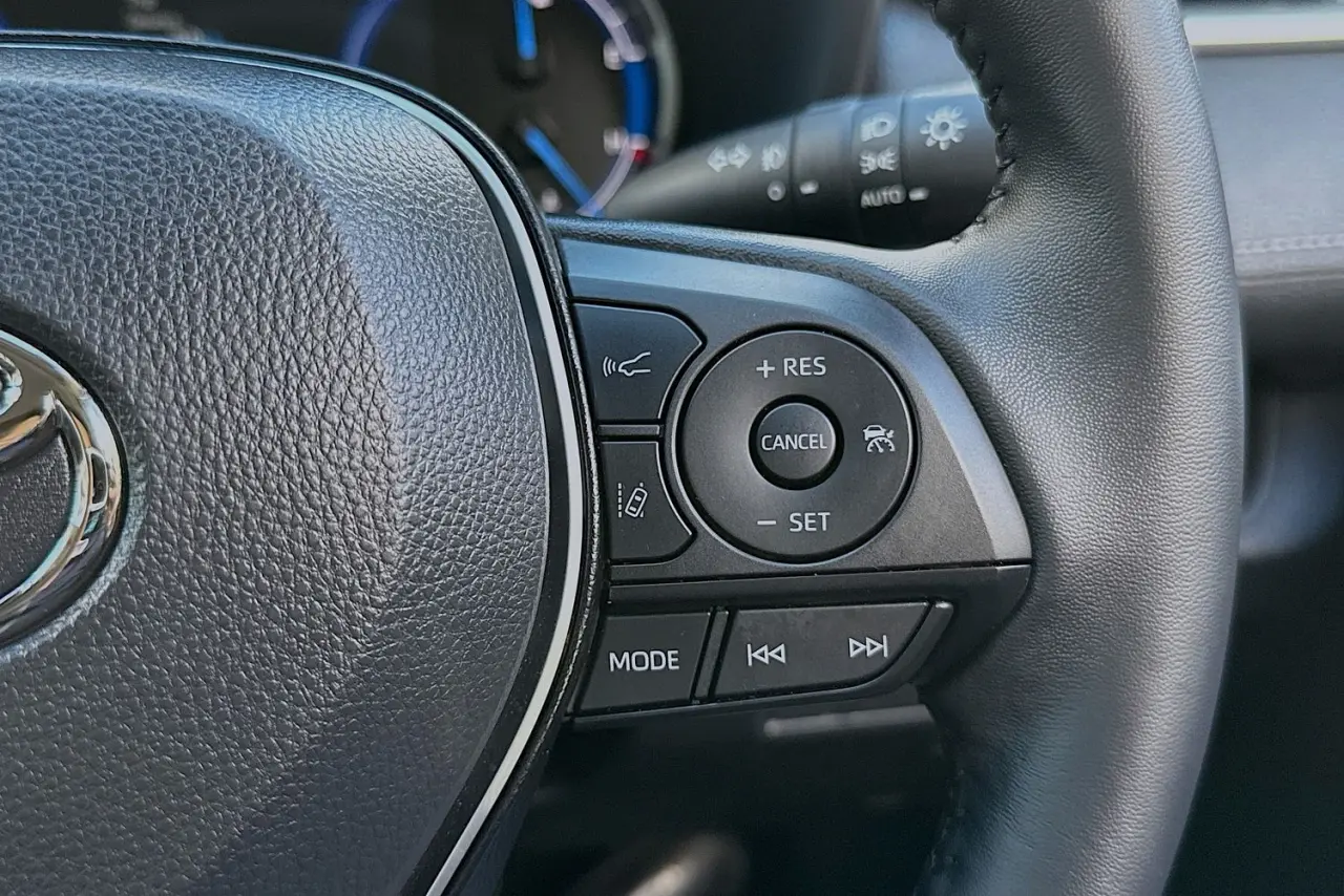 2025 Toyota RAV4 Gallery Image 18