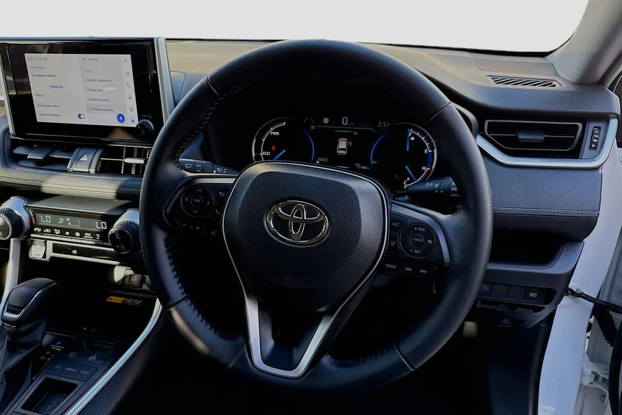 2025 Toyota RAV4 Gallery Image 19