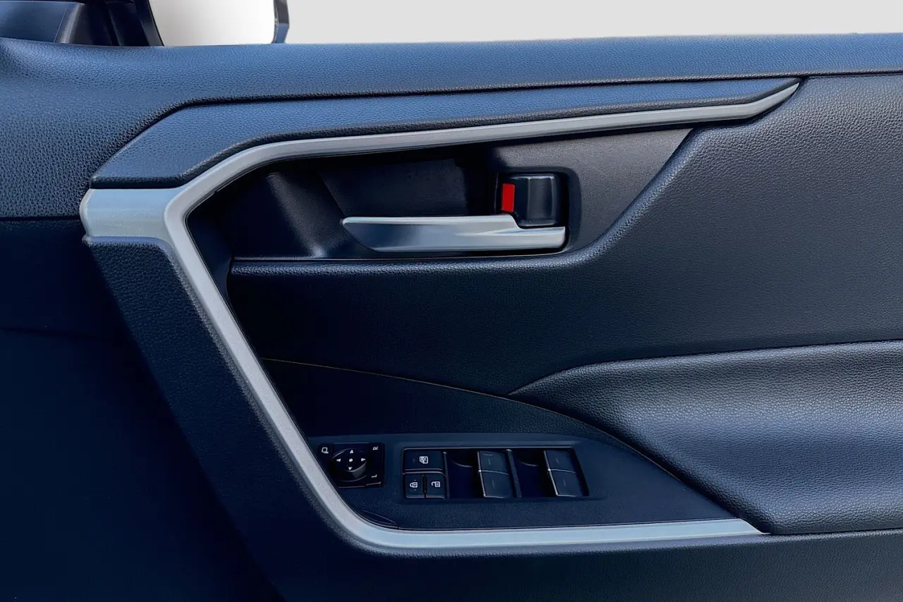 2025 Toyota RAV4 Gallery Image 22
