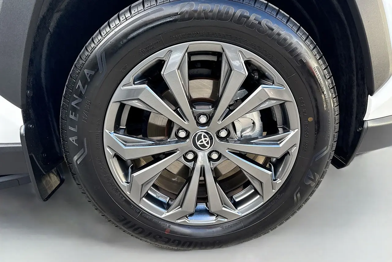 2025 Toyota RAV4 Gallery Image 26