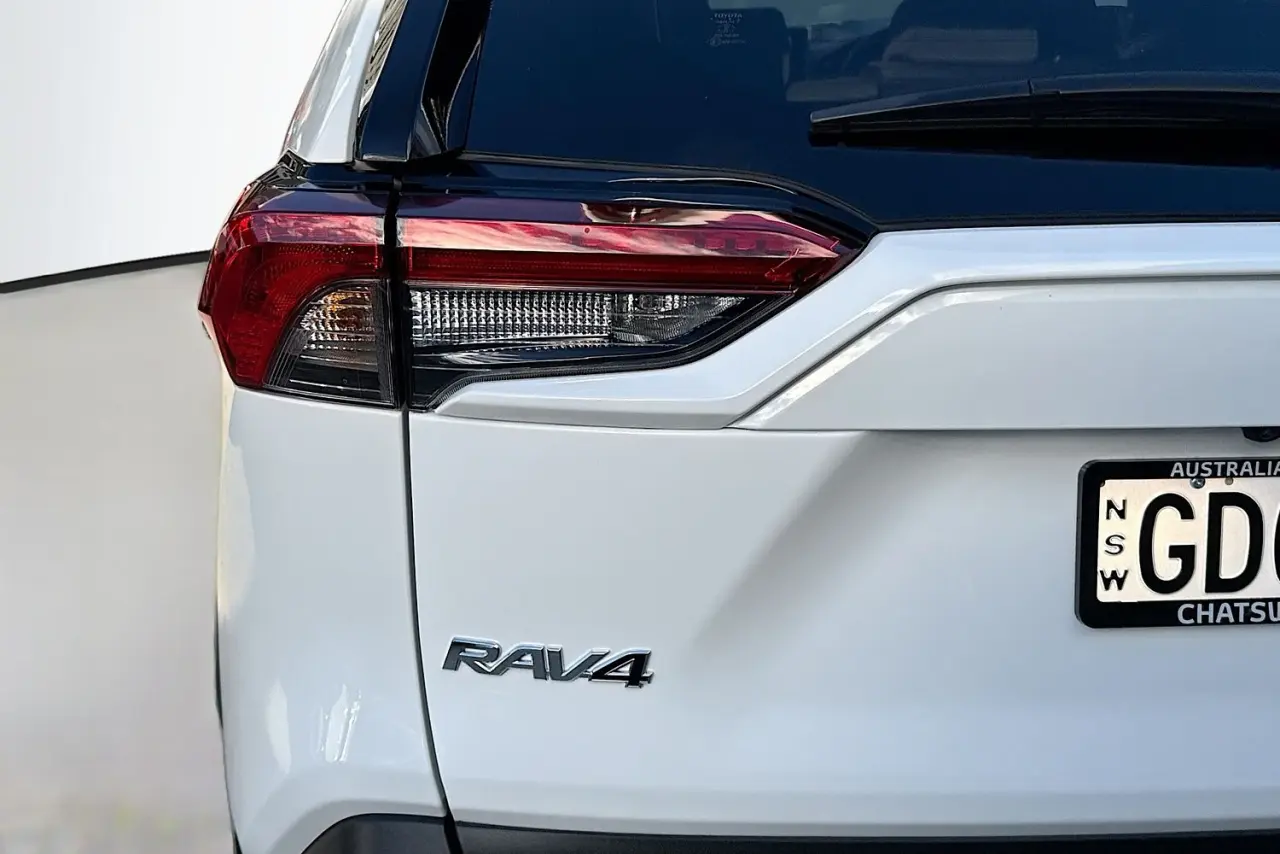 2025 Toyota RAV4 Gallery Image 8