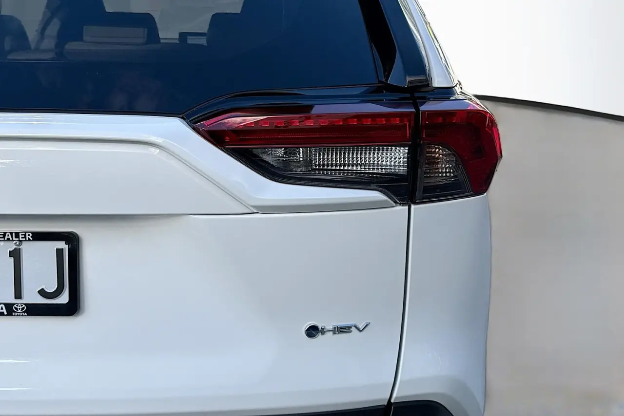 2025 Toyota RAV4 Gallery Image 9