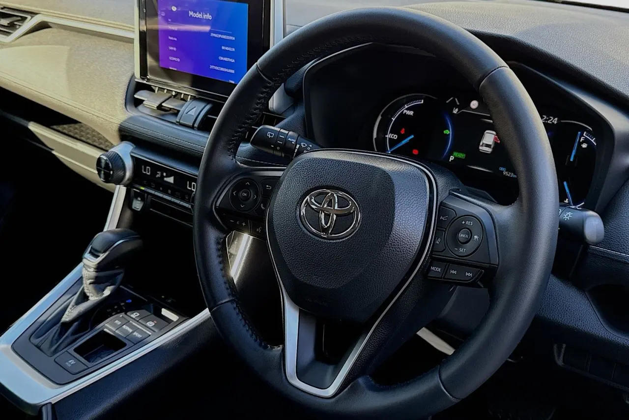 2025 Toyota RAV4 Gallery Image 13