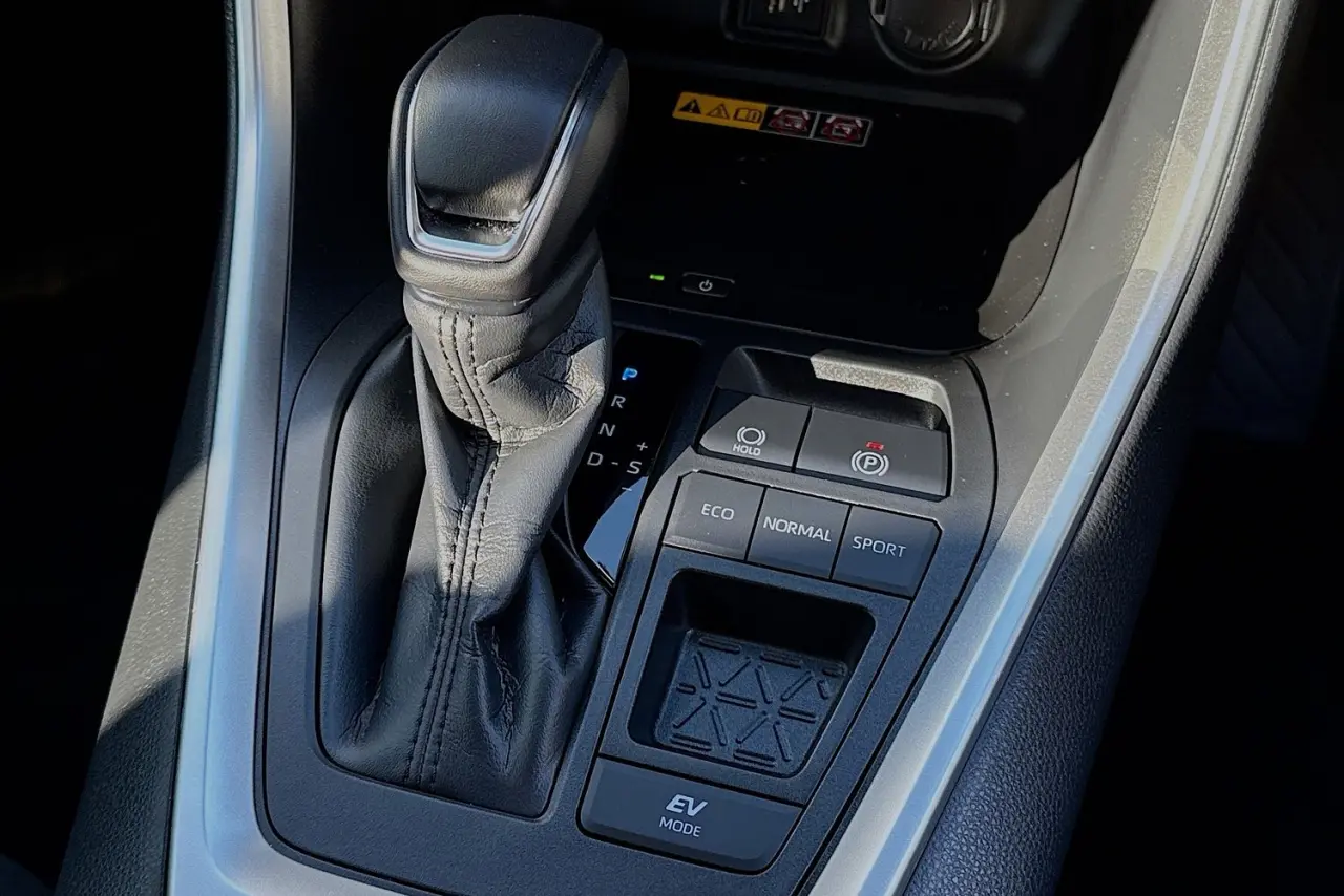 2025 Toyota RAV4 Gallery Image 16