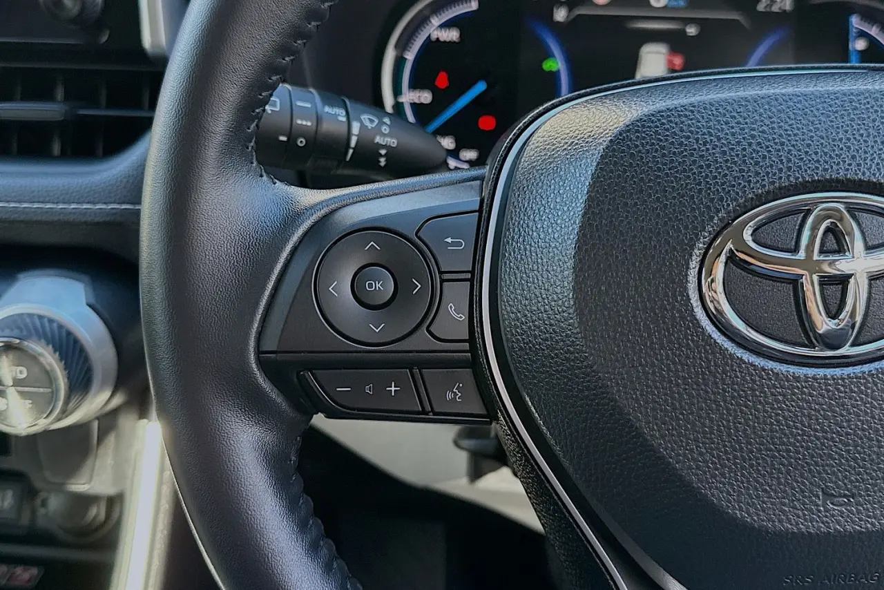 2025 Toyota RAV4 Gallery Image 17