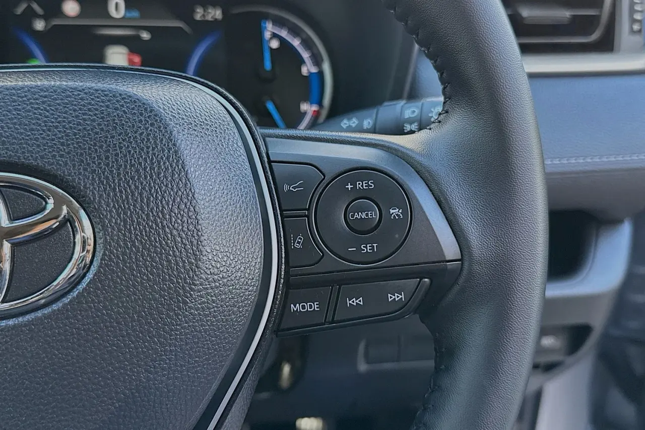 2025 Toyota RAV4 Gallery Image 18