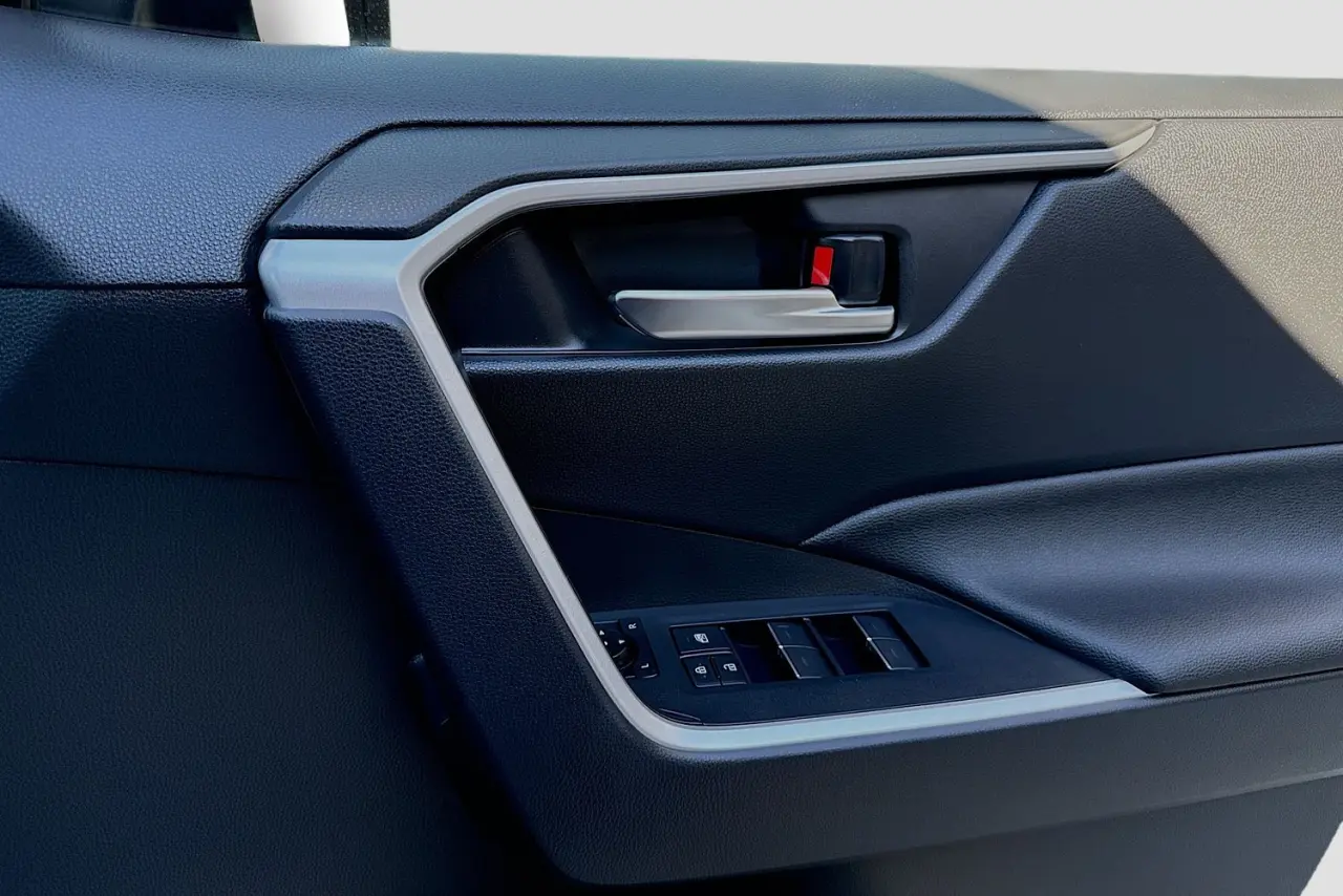 2025 Toyota RAV4 Gallery Image 22