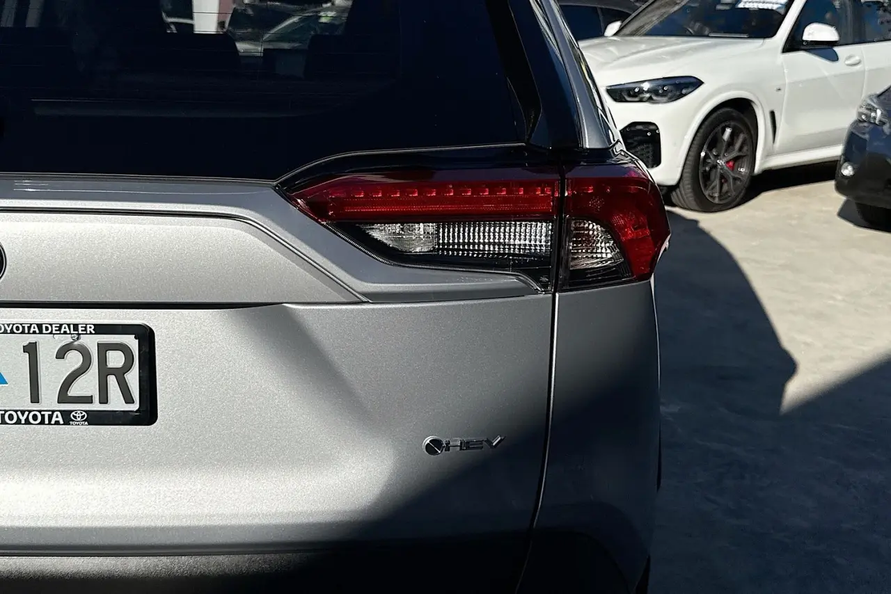 2025 Toyota RAV4 Gallery Image 9