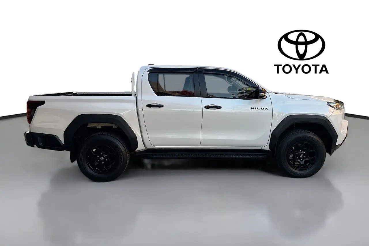 2025 Toyota Hilux Gallery Image 11