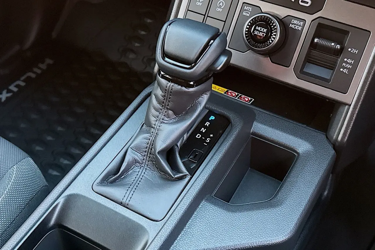2025 Toyota Hilux Gallery Image 17