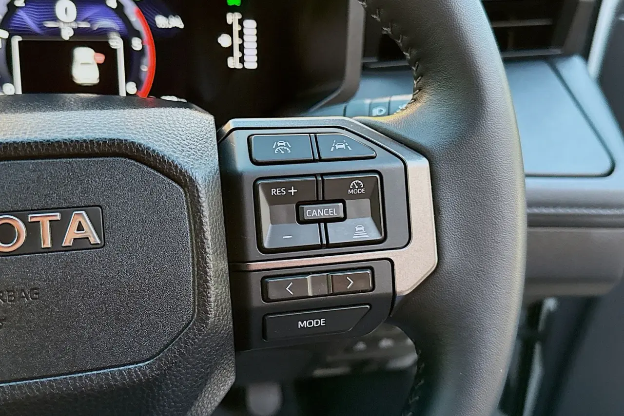 2025 Toyota Hilux Gallery Image 19