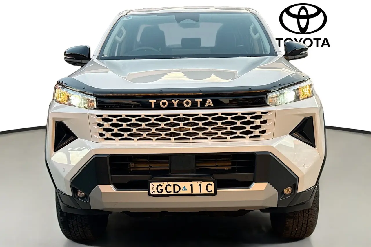2025 Toyota Hilux Gallery Image 2