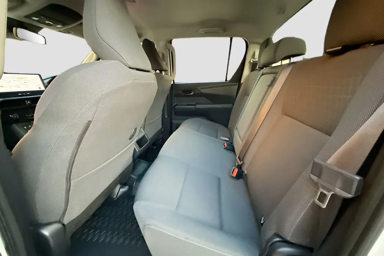 2025 Toyota Hilux Gallery Image 25
