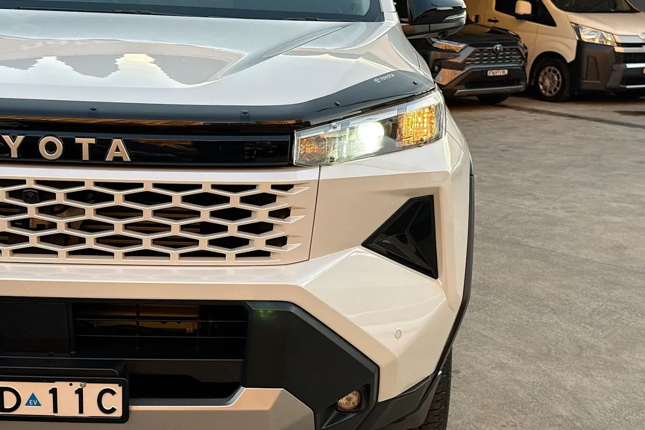 2025 Toyota Hilux Gallery Image 3